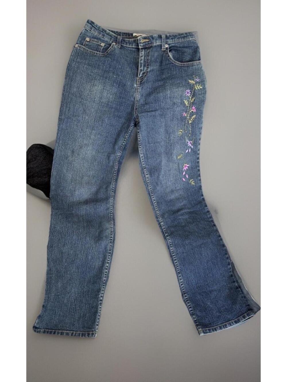 A Pair VGT Xhilaration Embroidered Floral Jeans Stretch 14